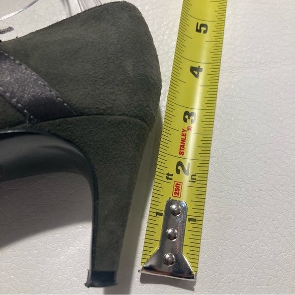 LOLA CRUZ Sz 37 Olive Suede With  Metal Chain Kitten Heel Shoes - Picture 8 of 10